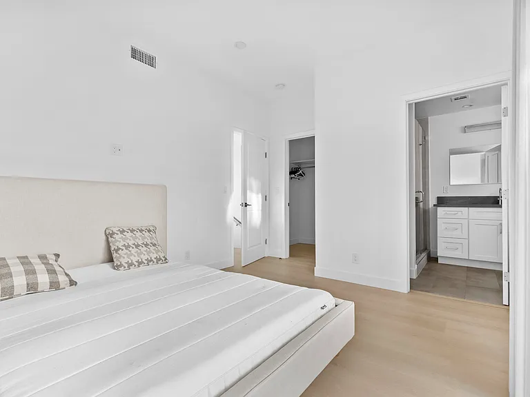 360 Burchett St #6 — Photo 13