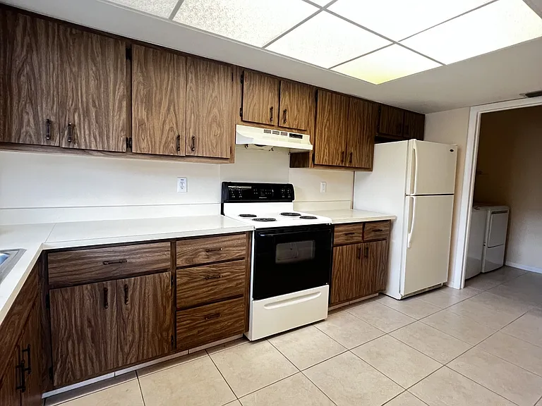 609 SE 23rd Pl #1 — Photo 6