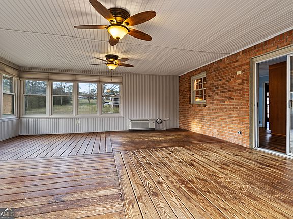 3rd image of 7085 Hobgood Rd