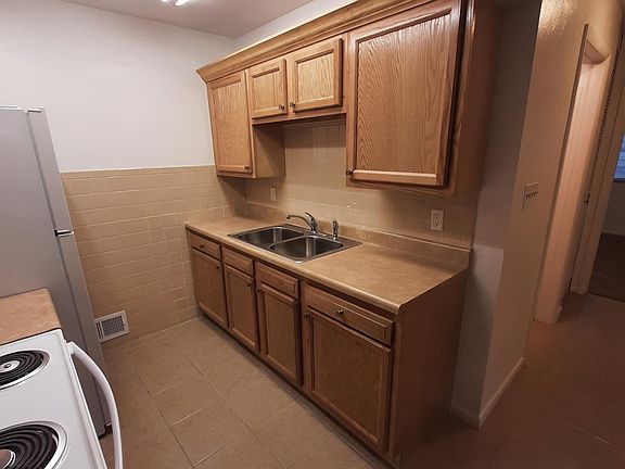 5th image of 143 Lynwood Mnr #1