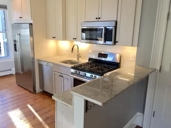 13 Allen St, Newburyport, MA 01950