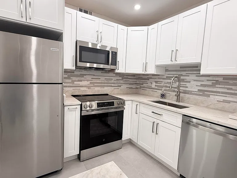 6505 Winfield Blvd — Photo 1