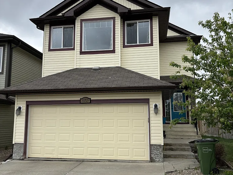 11721 16a Ave SW — Photo 3