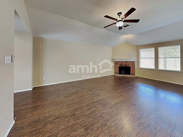 530 Hickory Ln — Photo 7