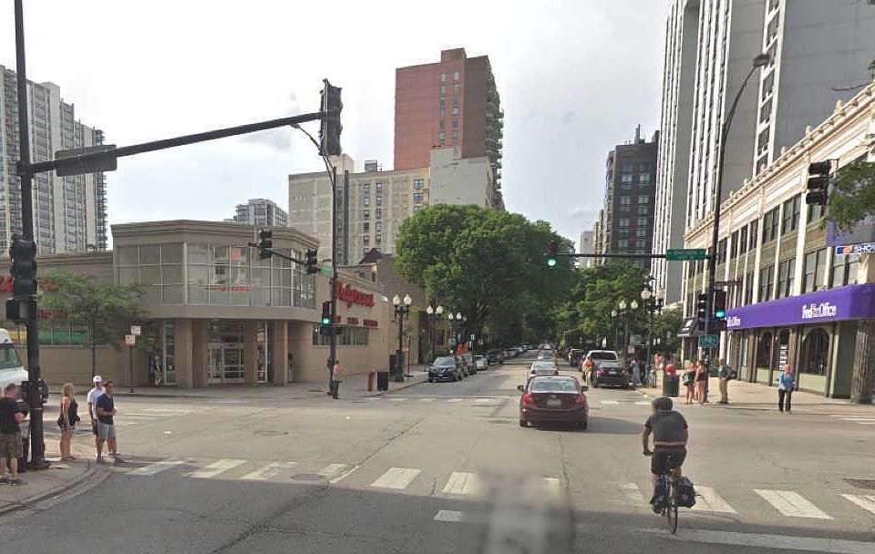 2nd image of 1216 N Dearborn St APT 2A