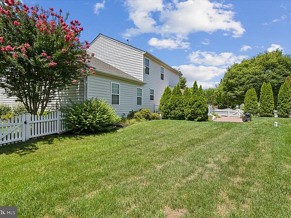 4th image of 605 Lighthouse Landing Ln