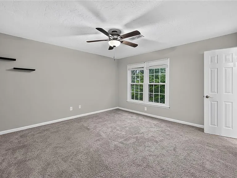 226 High Creek Dr — Photo 8