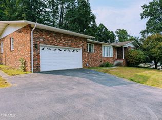 8106 Buckeye St, Pound, VA 24279