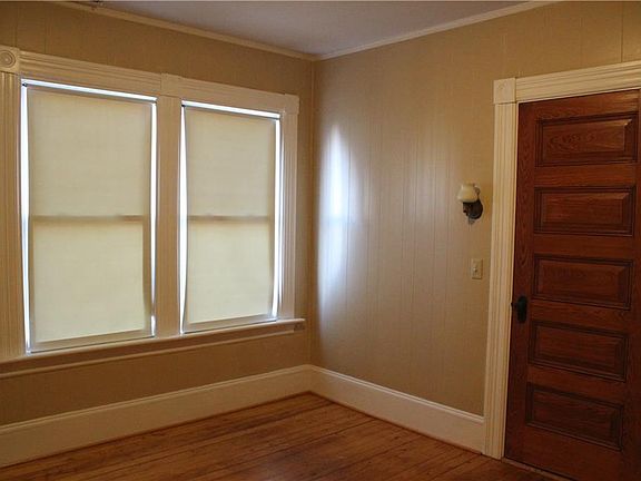 4th image of 131 Garden St