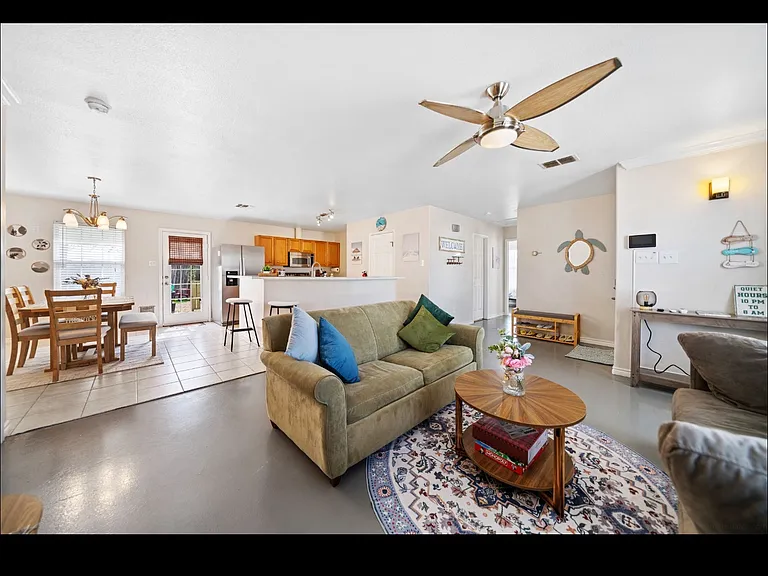 813 Oriole St — Photo 7