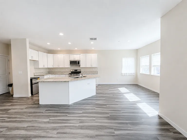 9 Lake House Ct — Photo 9