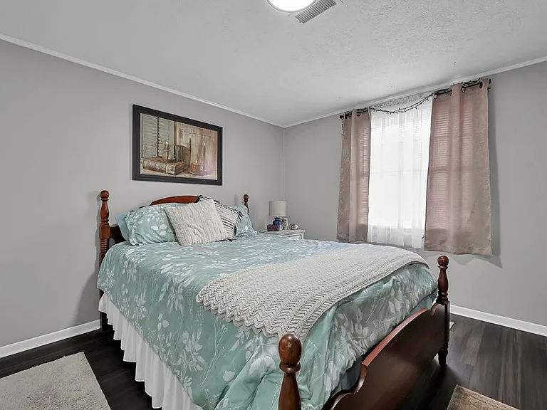 Woodgate Apartments — Photo 8