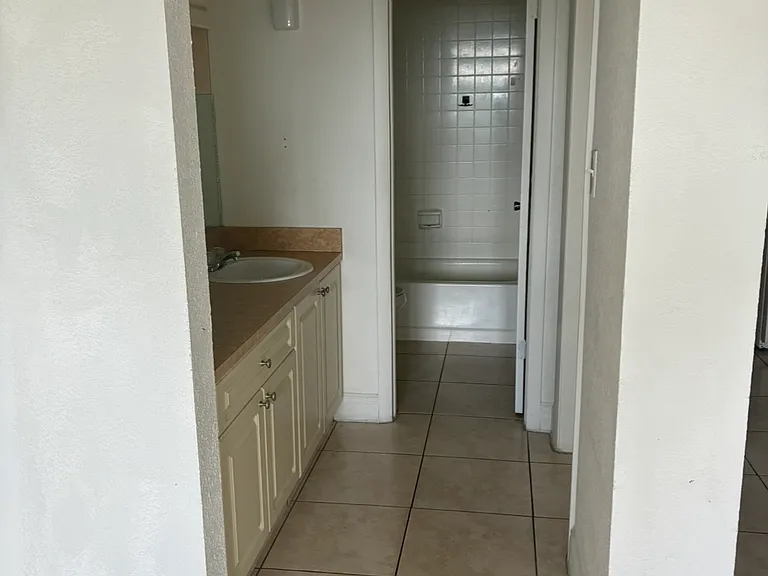 7000 NW 186th St #4-526A — Photo 2