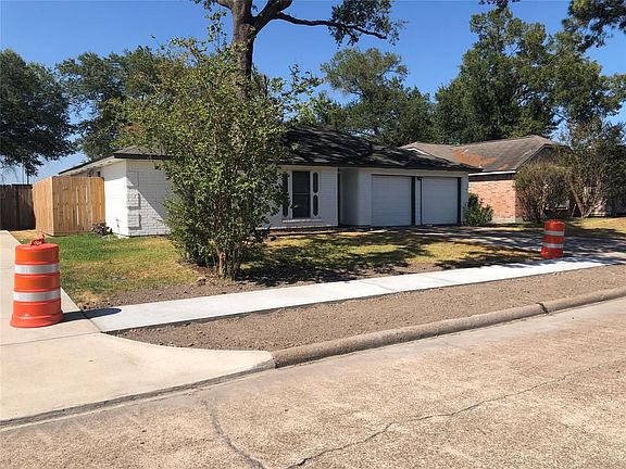 3rd image of 13307 Myrna Ln