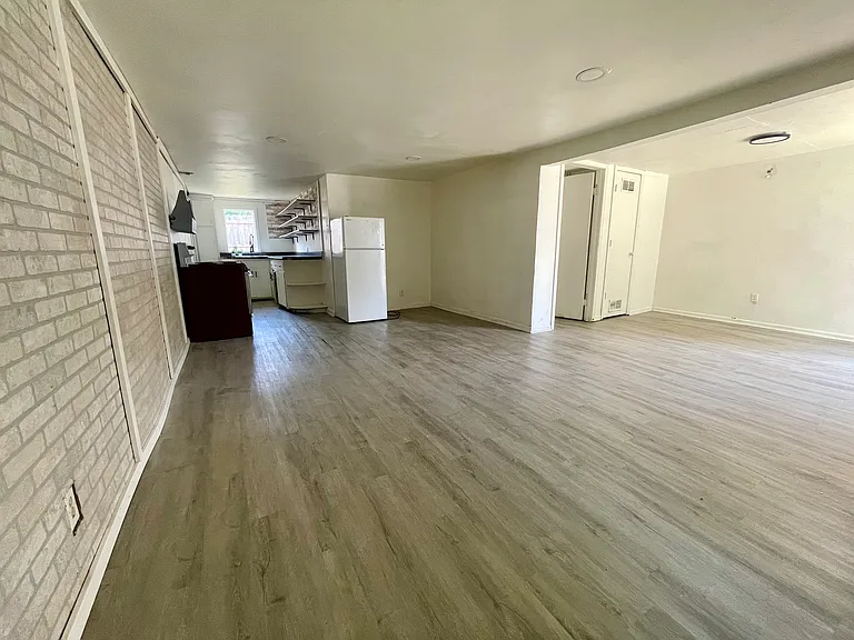 1210 SW 23rd St #1 — Photo 4