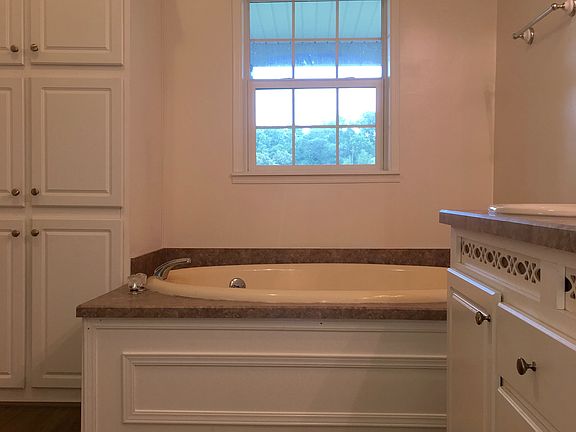master bath with whirlpool