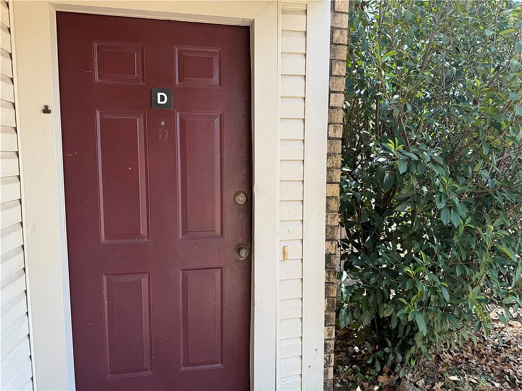 2 bed, 999 sqft, $1,300 — Photo 2