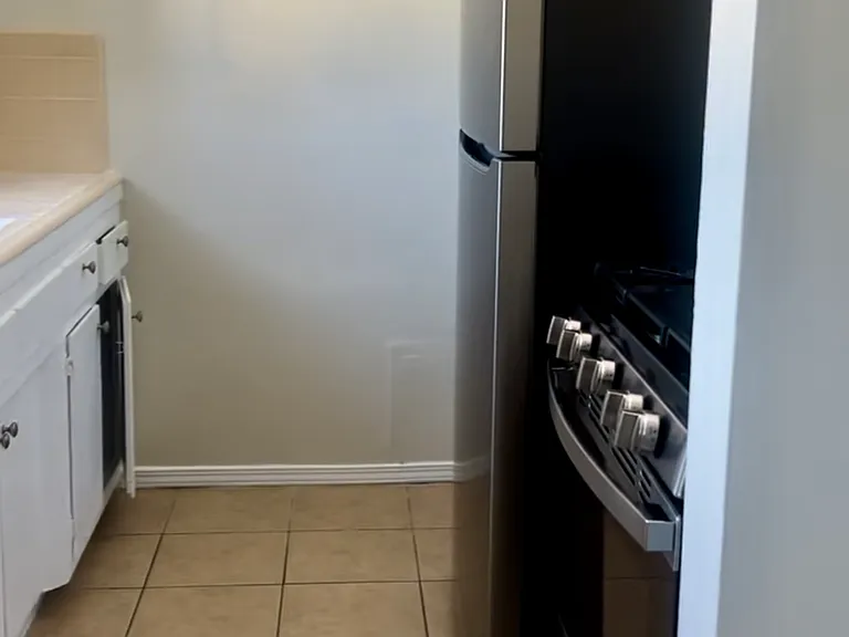 319 S Mariposa Ave #1 — Photo 14