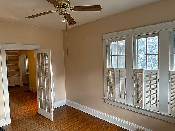 4th image of 1531 Branson Ave