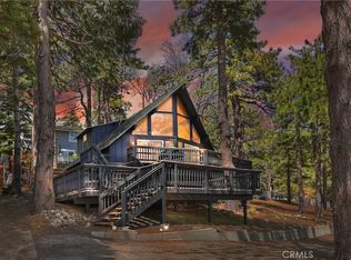 31074 Summit Dr, Running Springs, CA 92382