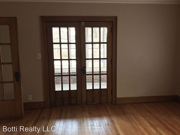4th image of 1623 10th Ave