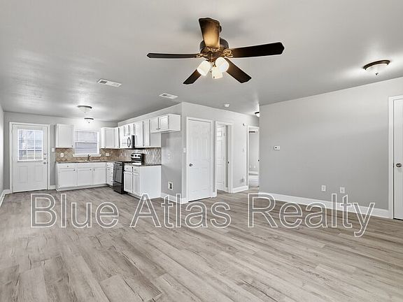 3rd image of 909 E Vista Dr