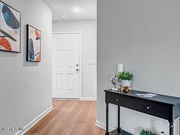 3rd image of 5024 PARIS Avenue