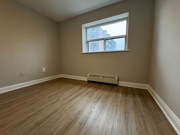 5th image of 1051 Seneca Ave #774783