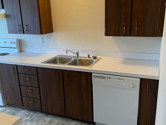 5th image of 3332 Bridgeport Way W
