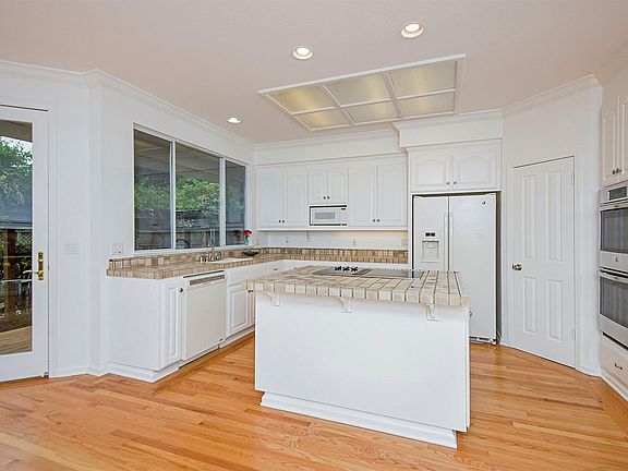 5th image of 1889 Heritage Way