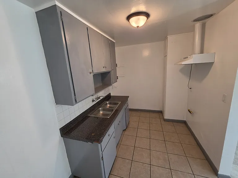 12521 York Ave #C — Photo 4