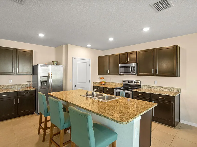 5025 NE 15th Pl — Photo 7