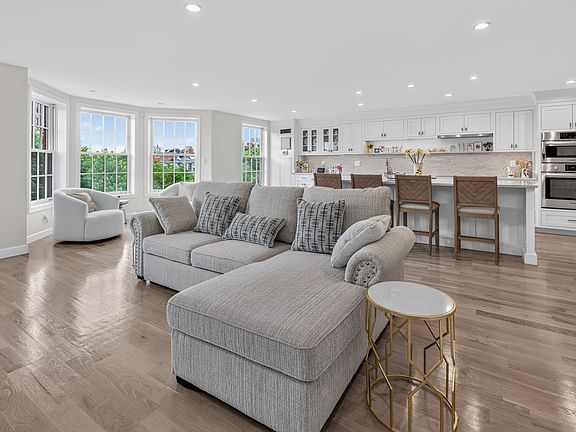 2nd image of 54 Commonwealth Ave APT 5
