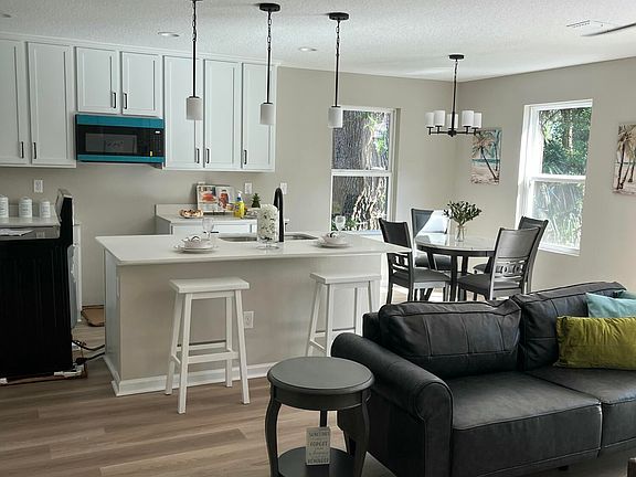 4th image of 1634 VALENCIA Drive