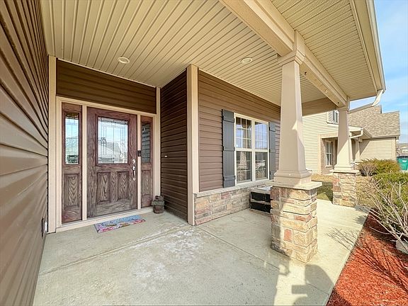 3rd image of 2828 Larkspur Dr