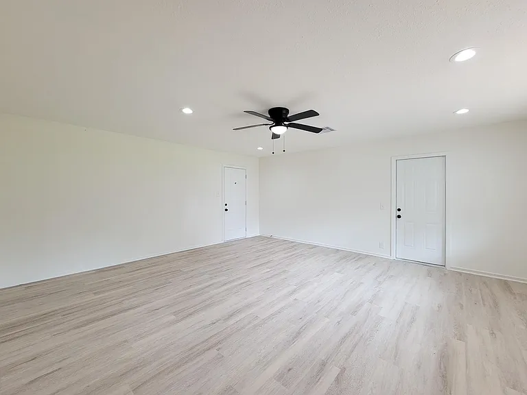 301 Cypress St — Photo 23