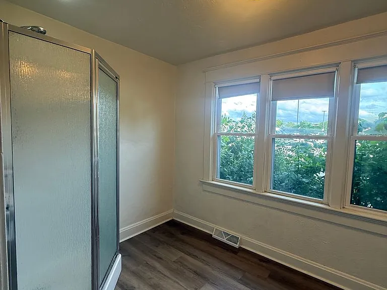1205 Webster Ave — Photo 9