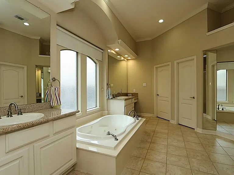 7610 Hampton Bay Ln — Photo 10