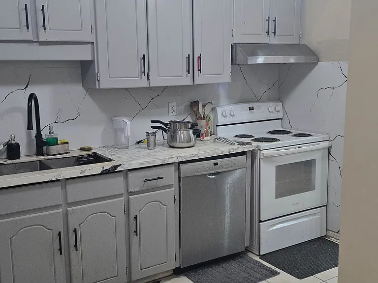 4136 Clevedon Dr — Photo 3