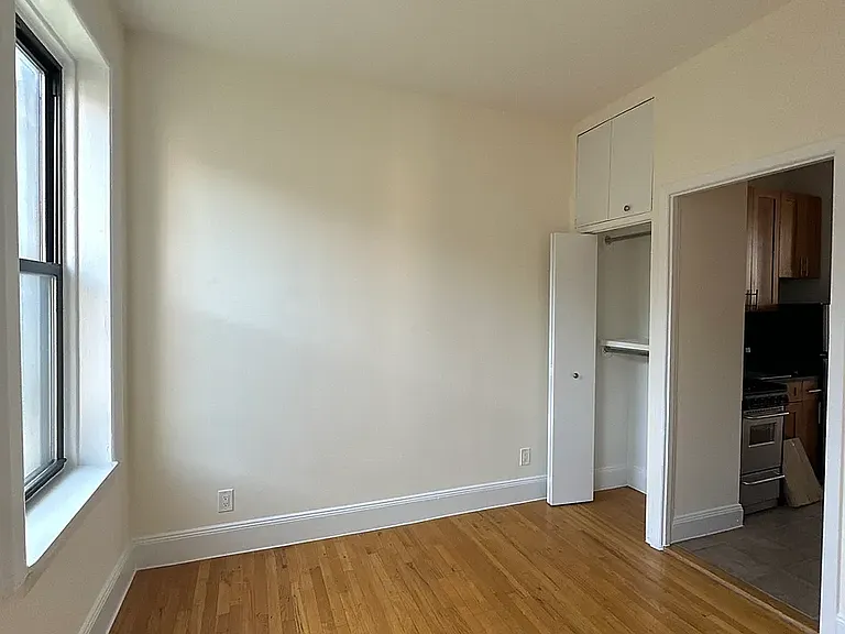 21 Leroy St #18 — Photo 8
