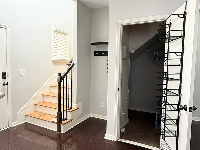 785 Village Field Ct — Photo 8
