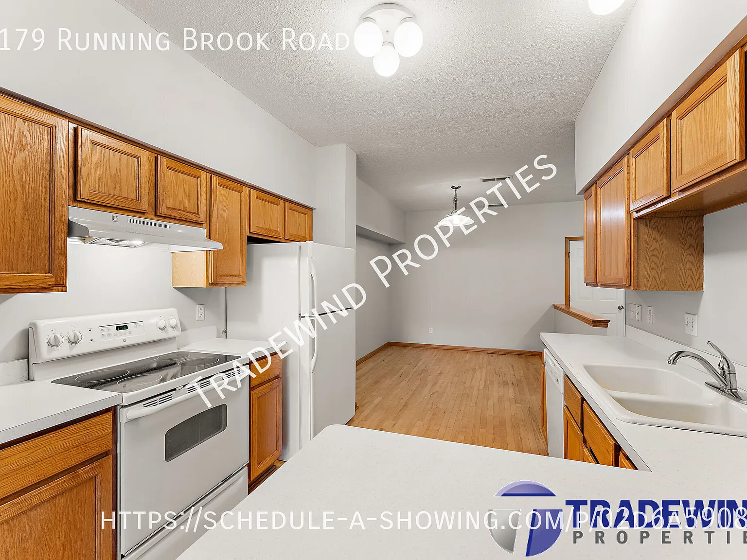 Excellent 2 Bed 2.5 Bath Townhome — Photo 3