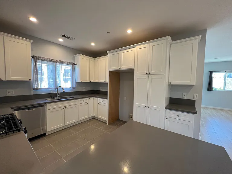 Elmer Ave. Townhomes — Photo 24