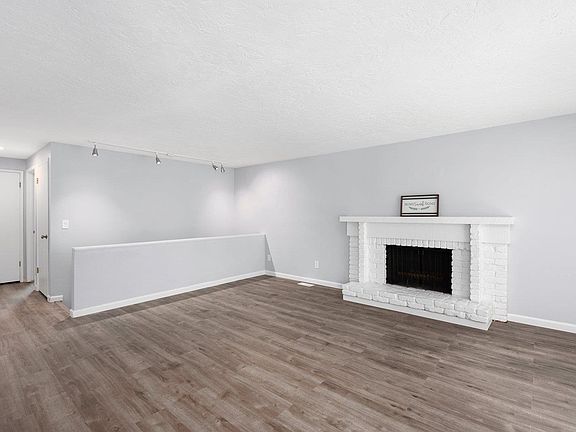 3rd image of 536 E Tieton Ave