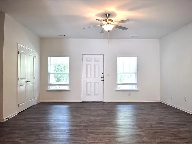 541 Ruths Dr — Photo 13