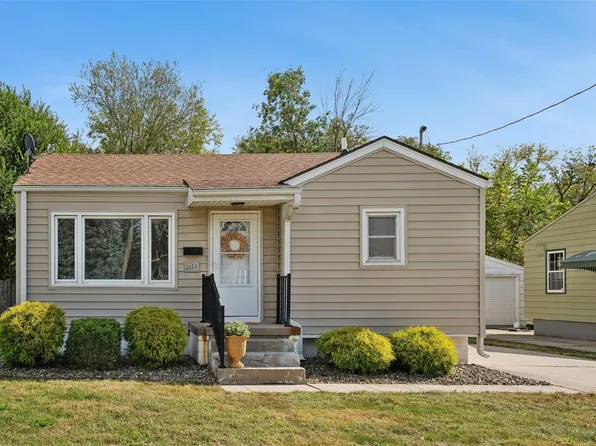 2223 51st St, Des Moines, IA 50310