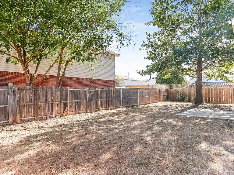 8761 Stonebriar Ln — Photo 19