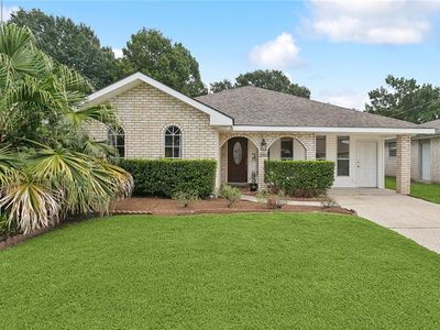 2001 N Woodlawn Ave, Metairie, LA, 70001