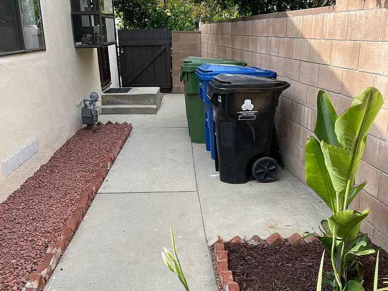 16334 Chatsworth St — Photo 20