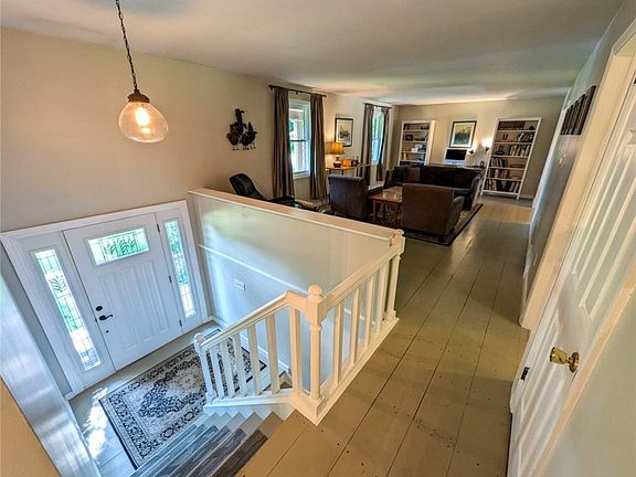 3rd image of 217 Thornwood Dr